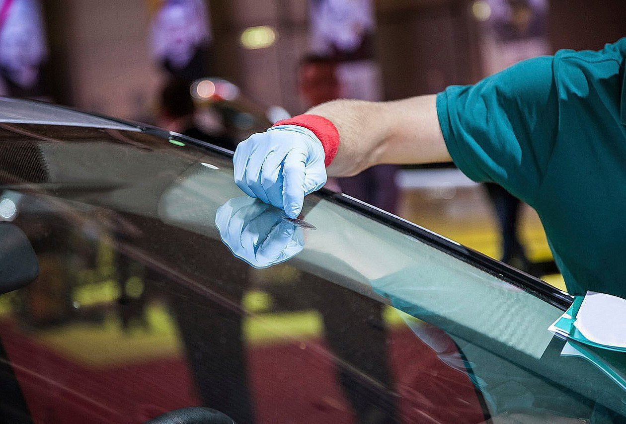 ремонт лобового стекла автомобиля